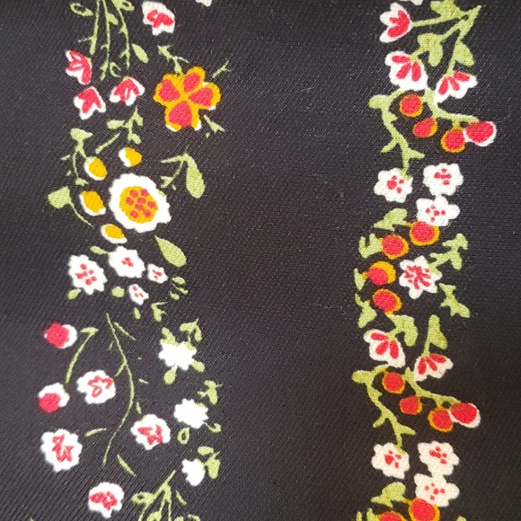 LOFT Black Floral Ruffle Hem Shorts Red Yellow Green White - Picture 5 of 10